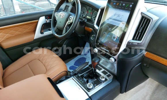 Ra Àlòkù Toyota Land Cruiser funfun Ọkọ̀ in Tema ni Greater Accra Ra Àlòkù Toyota Land Cruiser funfun Ọkọ̀ in Tema ni Greater Accra