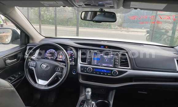 Sayi Na hannu Toyota Highlander White Mota in Accra a Greater Accra Sayi Na hannu Toyota Highlander White Mota in Accra a Greater Accra