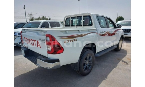 Sayi Na hannu Toyota Hilux White Mota in Tema a Greater Accra Sayi Na hannu Toyota Hilux White Mota in Tema a Greater Accra