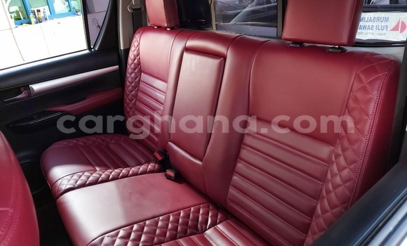 Ra Àlòkù Toyota Hilux funfun Ọkọ̀ in Tema ni Greater Accra Ra Àlòkù Toyota Hilux funfun Ọkọ̀ in Tema ni Greater Accra