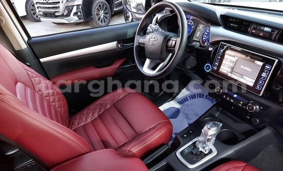 Ra Àlòkù Toyota Hilux funfun Ọkọ̀ in Tema ni Greater Accra Ra Àlòkù Toyota Hilux funfun Ọkọ̀ in Tema ni Greater Accra