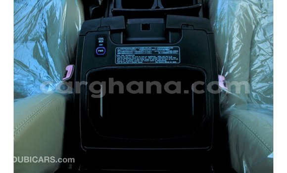 Sayi Imported Toyota Land Cruiser White Mota in Import - Dubai a Ashanti Sayi Imported Toyota Land Cruiser White Mota in Import - Dubai a Ashanti