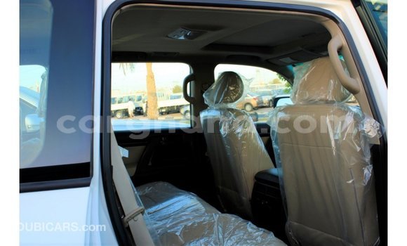 Sayi Imported Toyota Land Cruiser White Mota in Import - Dubai a Ashanti Sayi Imported Toyota Land Cruiser White Mota in Import - Dubai a Ashanti