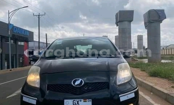 Sayi Na hannu Toyota Vitz Black Mota in Accra a Greater Accra