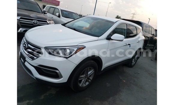 Ra Àlòkù Hyundai Santa Fe funfun Ọkọ̀ in Accra ni Greater Accra