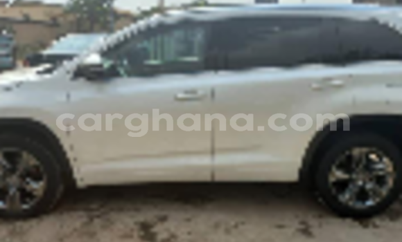 Ra Àlòkù Toyota Highlander funfun Ọkọ̀ in Accra ni Greater Accra Ra Àlòkù Toyota Highlander funfun Ọkọ̀ in Accra ni Greater Accra