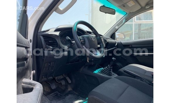 Ra Imported Toyota Hilux funfun Ọkọ̀ in Import - Dubai ni Ashanti Ra Imported Toyota Hilux funfun Ọkọ̀ in Import - Dubai ni Ashanti