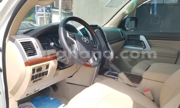 Sayi Na hannu Toyota Land Cruiser White Mota in Accra a Greater Accra Sayi Na hannu Toyota Land Cruiser White Mota in Accra a Greater Accra