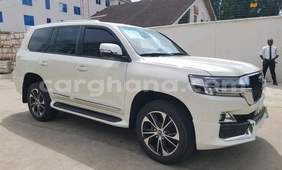 Sayi Na hannu Toyota Land Cruiser White Mota in Accra a Greater Accra Sayi Na hannu Toyota Land Cruiser White Mota in Accra a Greater Accra
