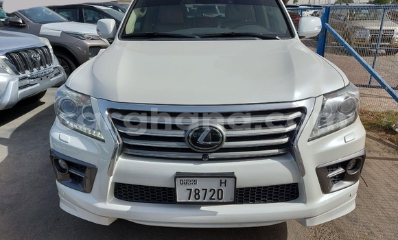 Ra Àlòkù Lexus LX 570 funfun Ọkọ̀ in Accra ni Greater Accra
