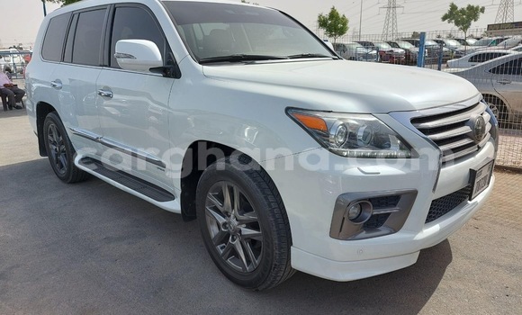Sayi Na hannu Lexus LX 570 White Mota in Accra a Greater Accra Sayi Na hannu Lexus LX 570 White Mota in Accra a Greater Accra