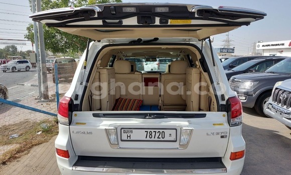 Sayi Na hannu Lexus LX 570 White Mota in Accra a Greater Accra Sayi Na hannu Lexus LX 570 White Mota in Accra a Greater Accra