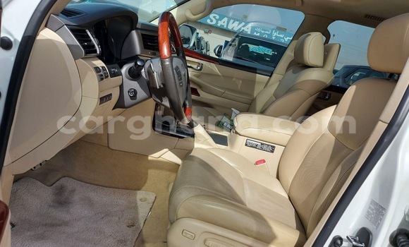 Sayi Na hannu Lexus LX 570 White Mota in Accra a Greater Accra Sayi Na hannu Lexus LX 570 White Mota in Accra a Greater Accra