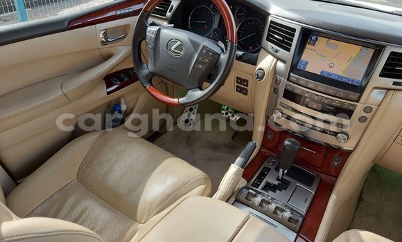Sayi Na hannu Lexus LX 570 White Mota in Accra a Greater Accra Sayi Na hannu Lexus LX 570 White Mota in Accra a Greater Accra