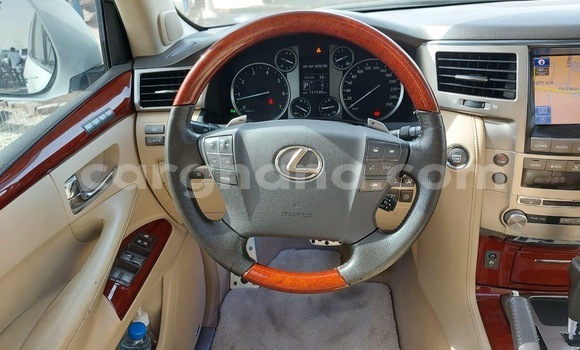 Sayi Na hannu Lexus LX 570 White Mota in Accra a Greater Accra Sayi Na hannu Lexus LX 570 White Mota in Accra a Greater Accra