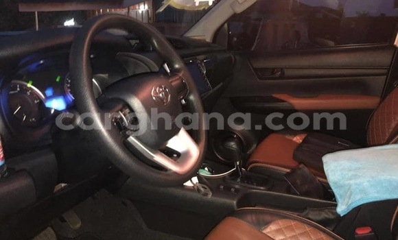 Ra Àlòkù Toyota Hilux funfun Ọkọ̀ in Accra ni Greater Accra Ra Àlòkù Toyota Hilux funfun Ọkọ̀ in Accra ni Greater Accra