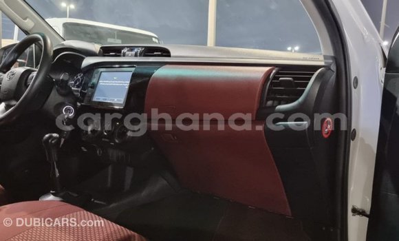 Sayi Imported Toyota Hilux White Mota in Import - Dubai a Ashanti Sayi Imported Toyota Hilux White Mota in Import - Dubai a Ashanti