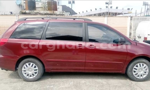 Sayi Na hannu Toyota Sienna Red Mota in Accra a Greater Accra Sayi Na hannu Toyota Sienna Red Mota in Accra a Greater Accra
