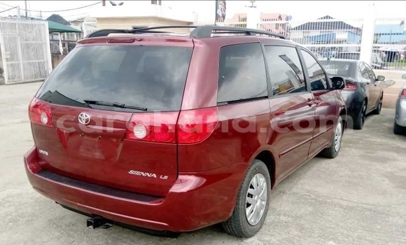 Sayi Na hannu Toyota Sienna Red Mota in Accra a Greater Accra Sayi Na hannu Toyota Sienna Red Mota in Accra a Greater Accra