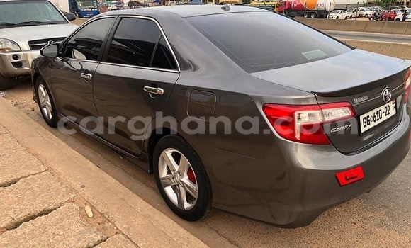 Sayi Na hannu Toyota Camry White Mota in Accra a Greater Accra Sayi Na hannu Toyota Camry White Mota in Accra a Greater Accra