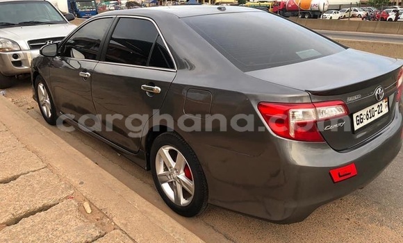 Sayi Na hannu Toyota Camry White Mota in Accra a Greater Accra Sayi Na hannu Toyota Camry White Mota in Accra a Greater Accra