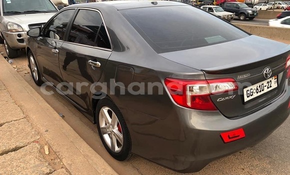 Sayi Na hannu Toyota Camry White Mota in Accra a Greater Accra Sayi Na hannu Toyota Camry White Mota in Accra a Greater Accra