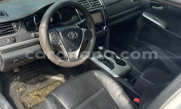 Sayi Na hannu Toyota Camry White Mota in Accra a Greater Accra Sayi Na hannu Toyota Camry White Mota in Accra a Greater Accra