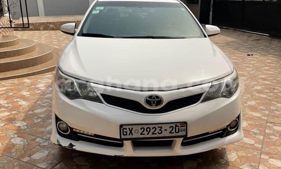 Sayi Na hannu Toyota Camry White Mota in Accra a Greater Accra Sayi Na hannu Toyota Camry White Mota in Accra a Greater Accra