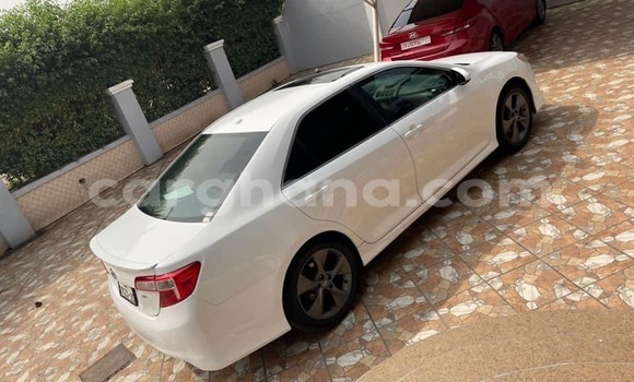 Sayi Na hannu Toyota Camry White Mota in Accra a Greater Accra Sayi Na hannu Toyota Camry White Mota in Accra a Greater Accra