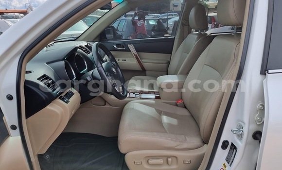 Buy Used Toyota Highlander White Car in Accra in Greater Accra Buy Used Toyota Highlander White Car in Accra in Greater Accra