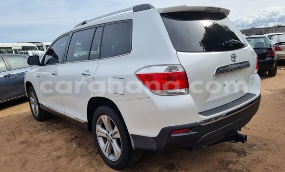 Buy Used Toyota Highlander White Car in Accra in Greater Accra Buy Used Toyota Highlander White Car in Accra in Greater Accra