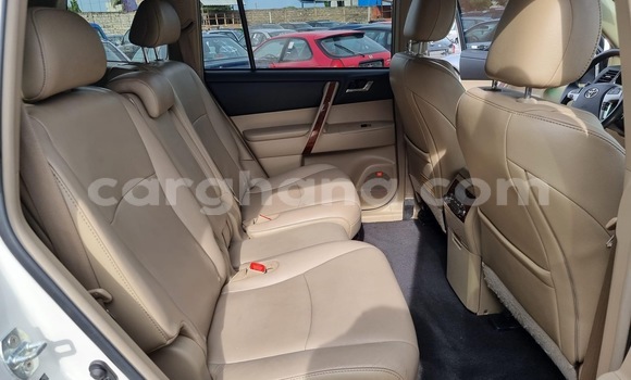 Buy Used Toyota Highlander White Car in Accra in Greater Accra Buy Used Toyota Highlander White Car in Accra in Greater Accra