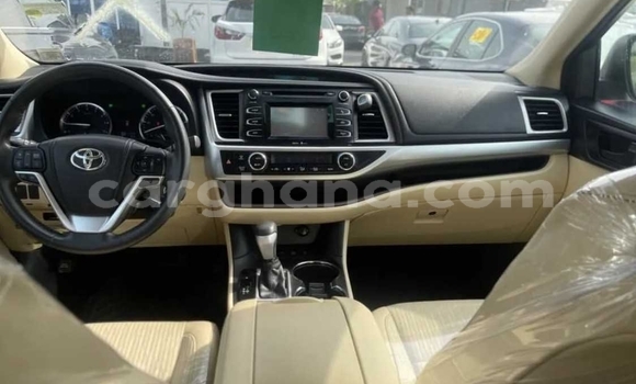Buy Used Toyota Highlander White Car in Accra in Greater Accra Buy Used Toyota Highlander White Car in Accra in Greater Accra