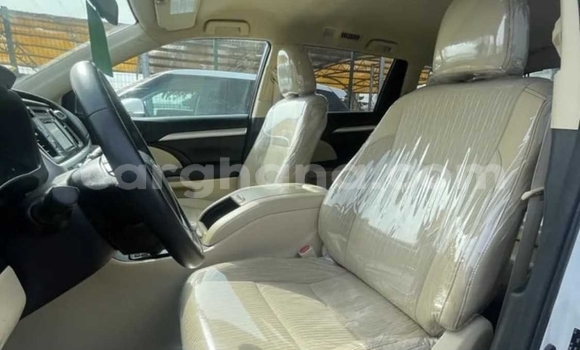 Buy Used Toyota Highlander White Car in Accra in Greater Accra Buy Used Toyota Highlander White Car in Accra in Greater Accra