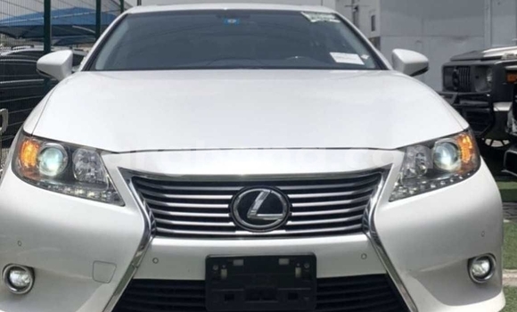 Sayi Na hannu Lexus ES White Mota in Accra a Greater Accra