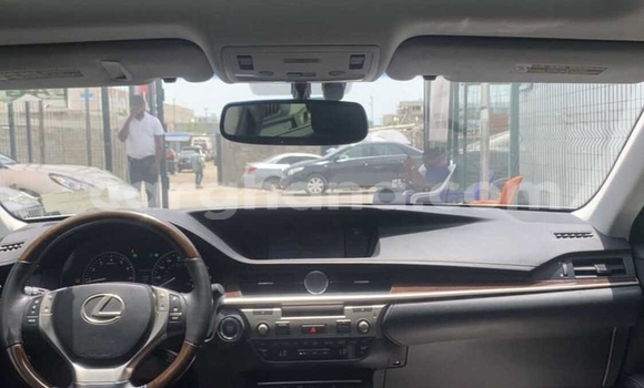 Buy Used Lexus ES White Car in Accra in Greater Accra Buy Used Lexus ES White Car in Accra in Greater Accra