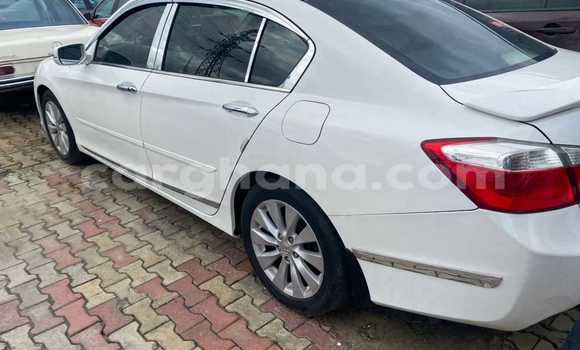Sayi Na hannu Honda Accord White Mota in Accra a Greater Accra Sayi Na hannu Honda Accord White Mota in Accra a Greater Accra