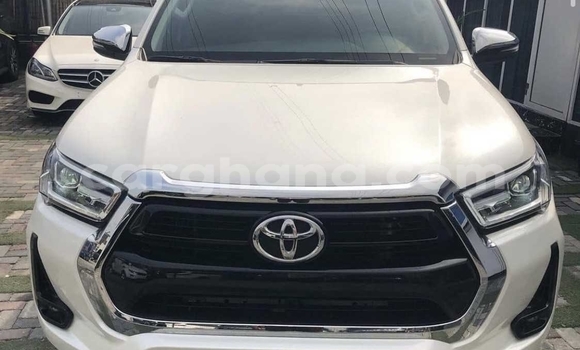 Sayi Sabo Toyota Hilux White Mota in Accra a Greater Accra