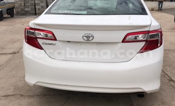 Sayi Na hannu Toyota Camry White Mota in Accra a Greater Accra Sayi Na hannu Toyota Camry White Mota in Accra a Greater Accra