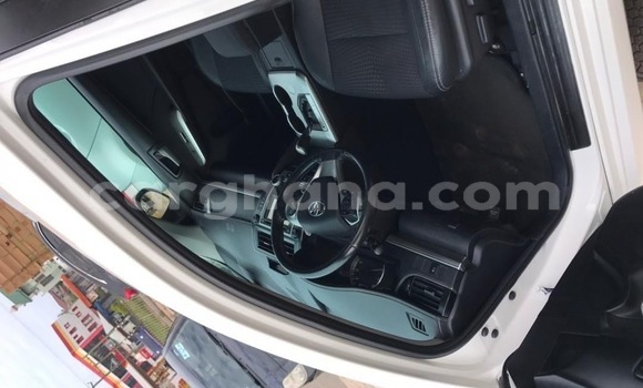 Sayi Na hannu Toyota Camry White Mota in Accra a Greater Accra Sayi Na hannu Toyota Camry White Mota in Accra a Greater Accra