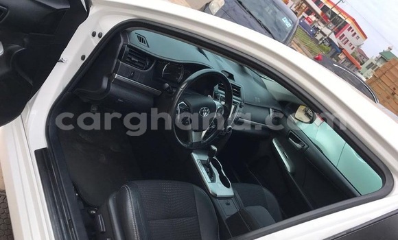 Sayi Na hannu Toyota Camry White Mota in Accra a Greater Accra Sayi Na hannu Toyota Camry White Mota in Accra a Greater Accra