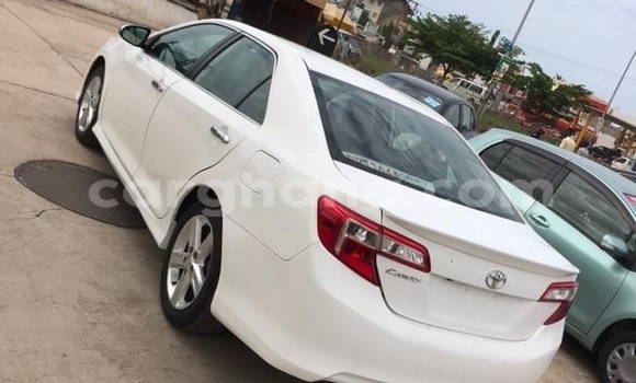 Sayi Na hannu Toyota Camry White Mota in Accra a Greater Accra Sayi Na hannu Toyota Camry White Mota in Accra a Greater Accra