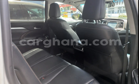 Sayi Na hannu Toyota Highlander White Mota in Accra a Greater Accra Sayi Na hannu Toyota Highlander White Mota in Accra a Greater Accra