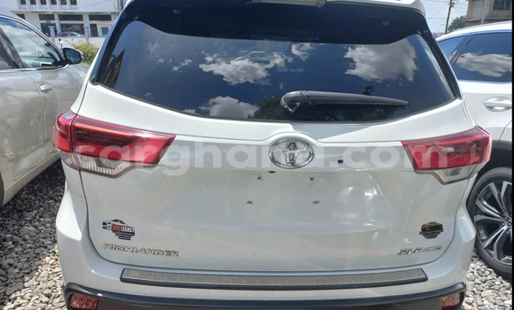 Sayi Na hannu Toyota Highlander White Mota in Accra a Greater Accra Sayi Na hannu Toyota Highlander White Mota in Accra a Greater Accra
