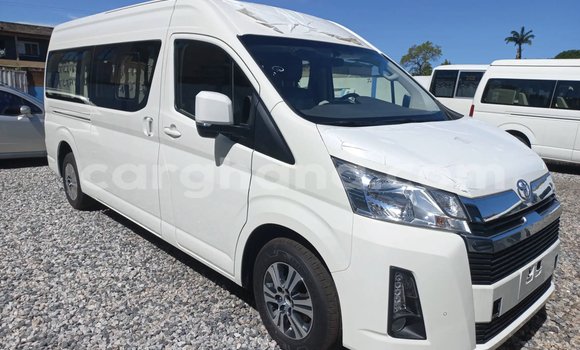 Sayi Na hannu Toyota Hiace White Mota in Accra a Greater Accra