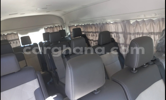 Buy Used Toyota Hiace White Car in Accra in Greater Accra Buy Used Toyota Hiace White Car in Accra in Greater Accra
