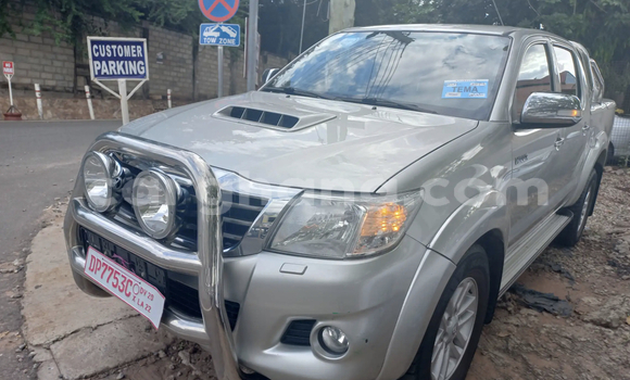 Sayi Na hannu Toyota Hilux White Mota in Accra a Greater Accra