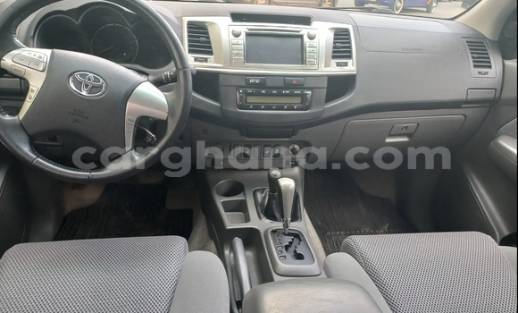 Sayi Na hannu Toyota Hilux White Mota in Accra a Greater Accra Sayi Na hannu Toyota Hilux White Mota in Accra a Greater Accra