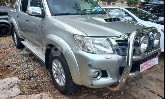 Sayi Na hannu Toyota Hilux White Mota in Accra a Greater Accra Sayi Na hannu Toyota Hilux White Mota in Accra a Greater Accra