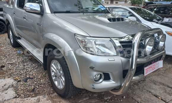 Sayi Na hannu Toyota Hilux White Mota in Accra a Greater Accra Sayi Na hannu Toyota Hilux White Mota in Accra a Greater Accra